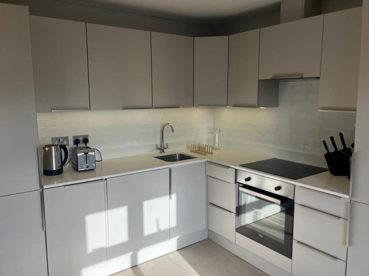 Stylish 1 Bed Flat With Private Terrace In Wimbledon - 3 The Queens London Exterior photo