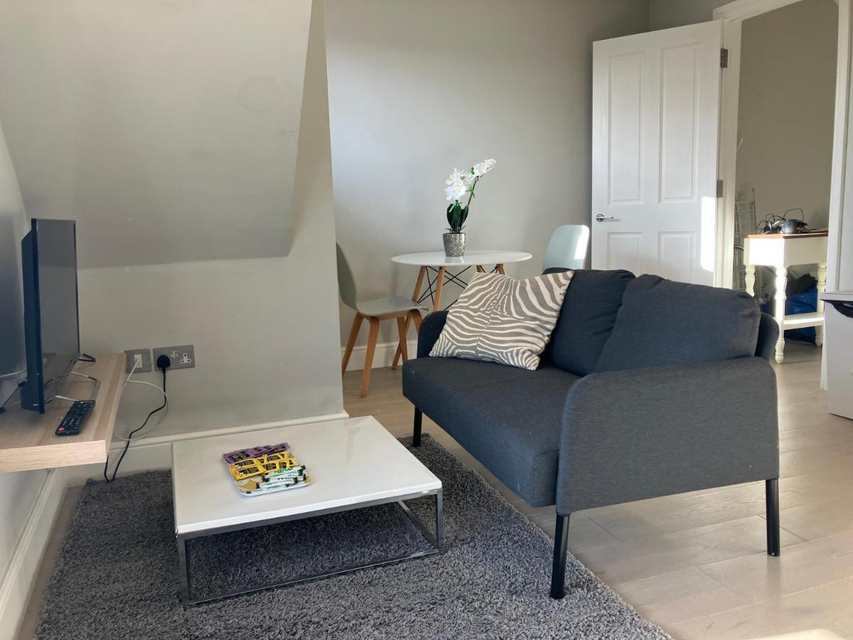 Stylish 1 Bed Flat With Private Terrace In Wimbledon - 3 The Queens London Exterior photo